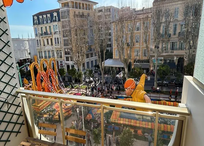 Le Regency, Appartement Familial Au Coeur Du Centre-Ville, Des Celebres Jardins Bioves, Et Seulement A 1 Minute A Pied De La Plage