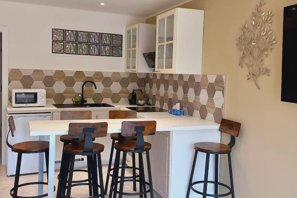 Immeuble Le Regency, 4 Pieces, 80 Metres De La *