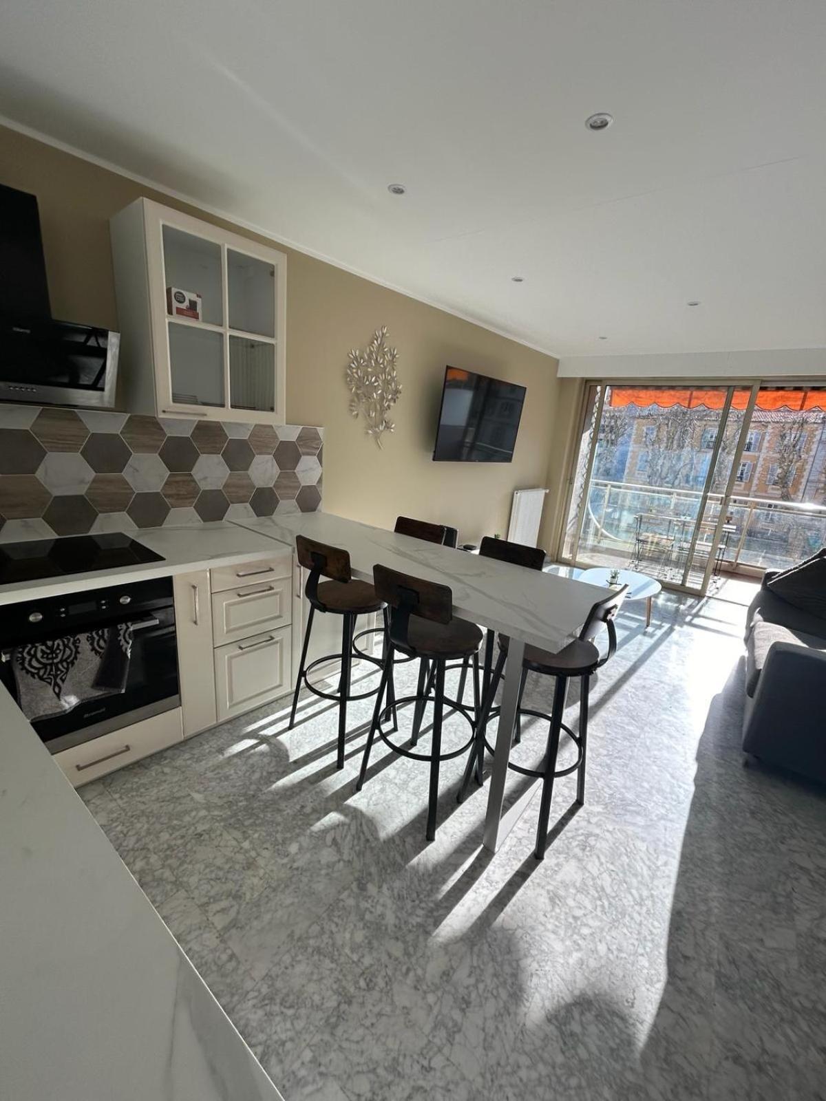 Apartamento Immeuble Le Regency, 4 Pieces, 80 Metres De La *
