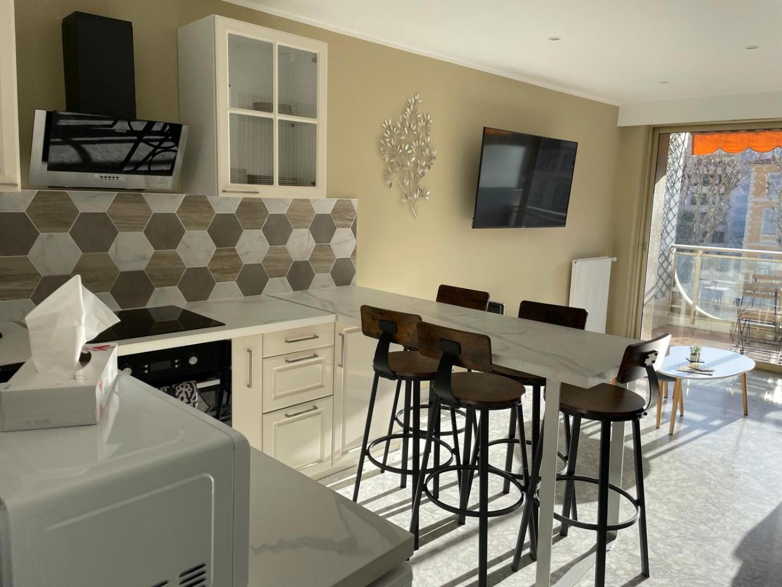 Le Regency, Appartement Familial Au Coeur Du Centre-Ville, Des Celebres Jardins Bioves, Et Seulement A 1 Minute A Pied De La Plage Appartement *