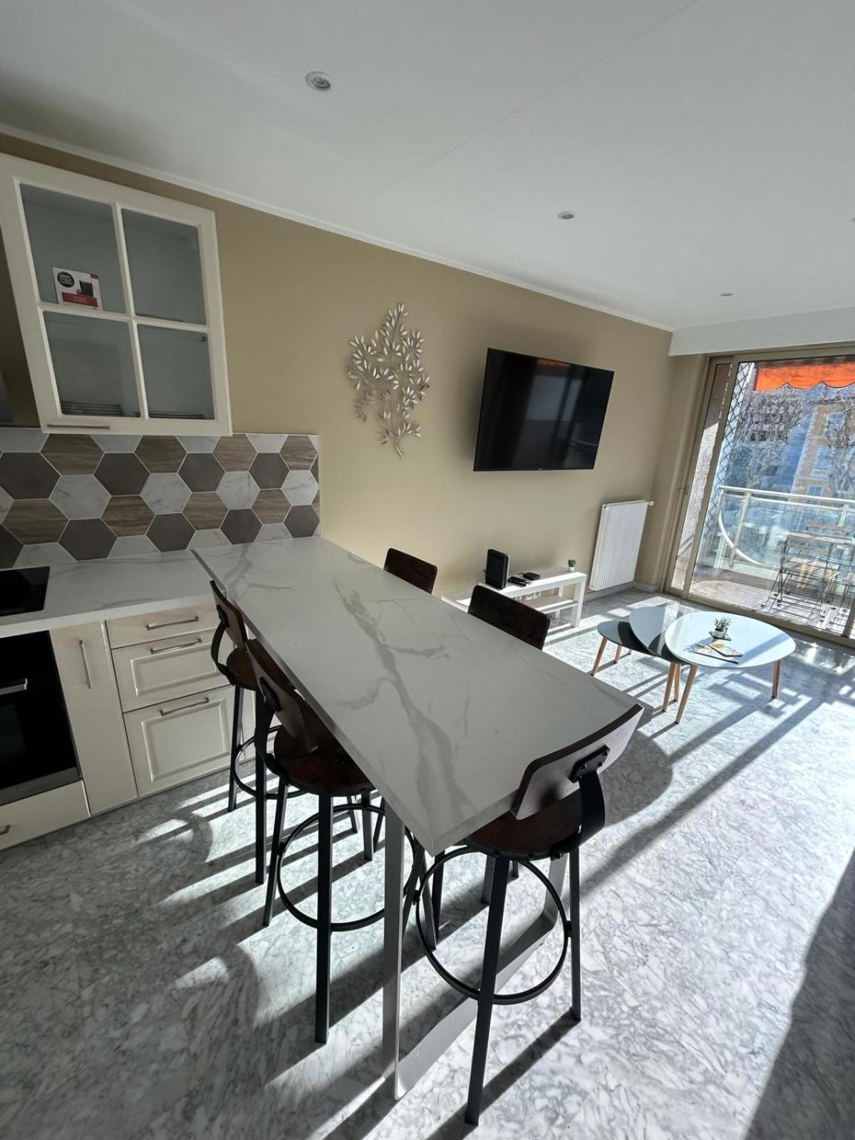 Immeuble Le Regency, 4 Pieces, 80 Metres De La Menton