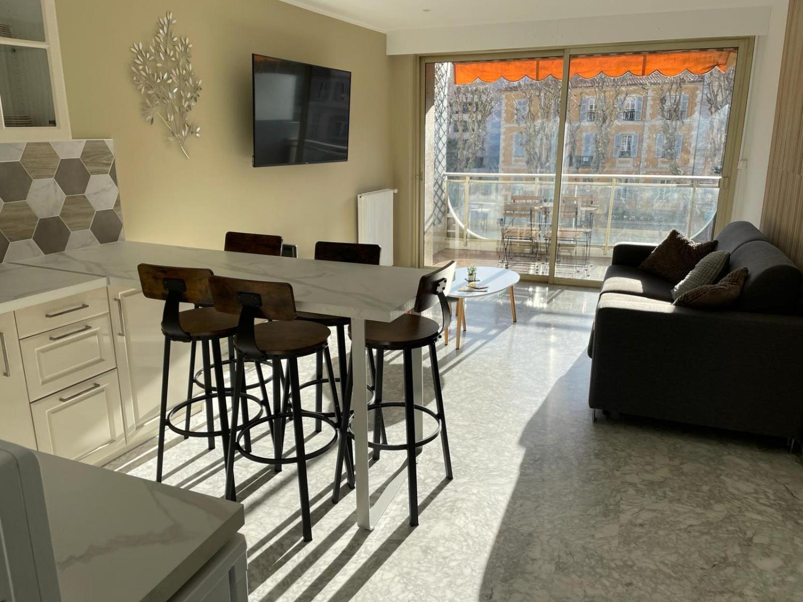 Immeuble Le Regency, 4 Pieces, 80 Metres De La Menton