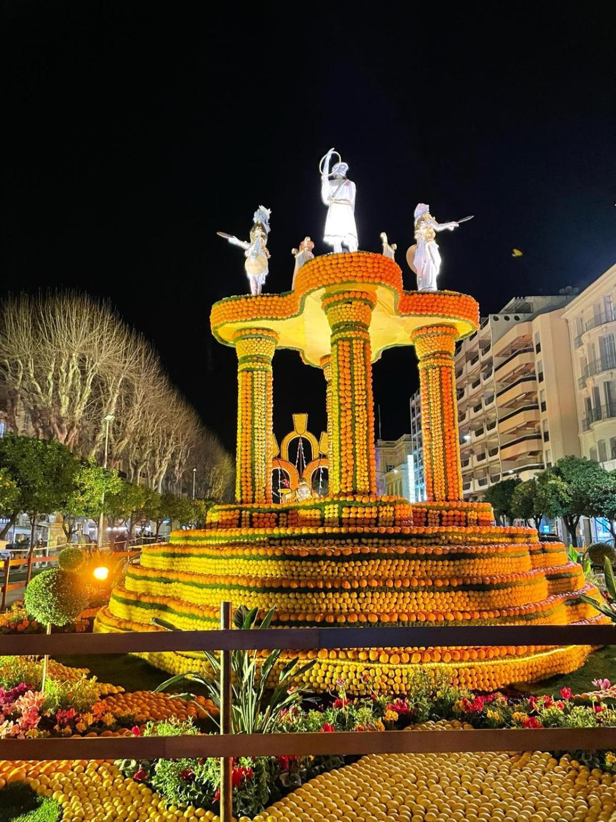 Le Regency, Appartement Familial Au Coeur Du Centre-Ville, Des Celebres Jardins Bioves, Et Seulement A 1 Minute A Pied De La Plage Appartement