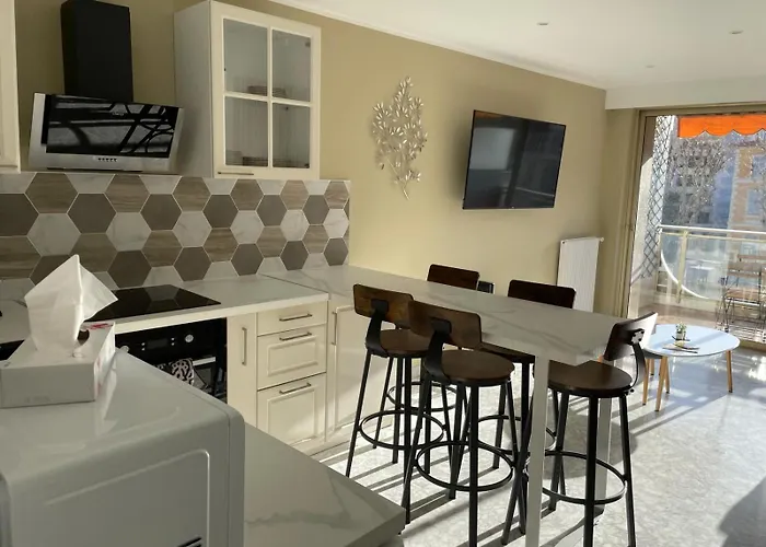 Immeuble Le Regency, Appartement 4 Pieces, 80 Metres De La Plage