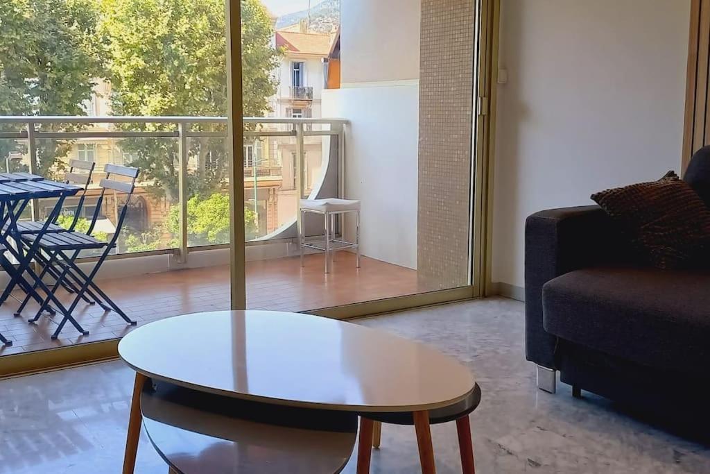 Apartment Immeuble Le Regency, 4 Pieces, 80 Metres De La *