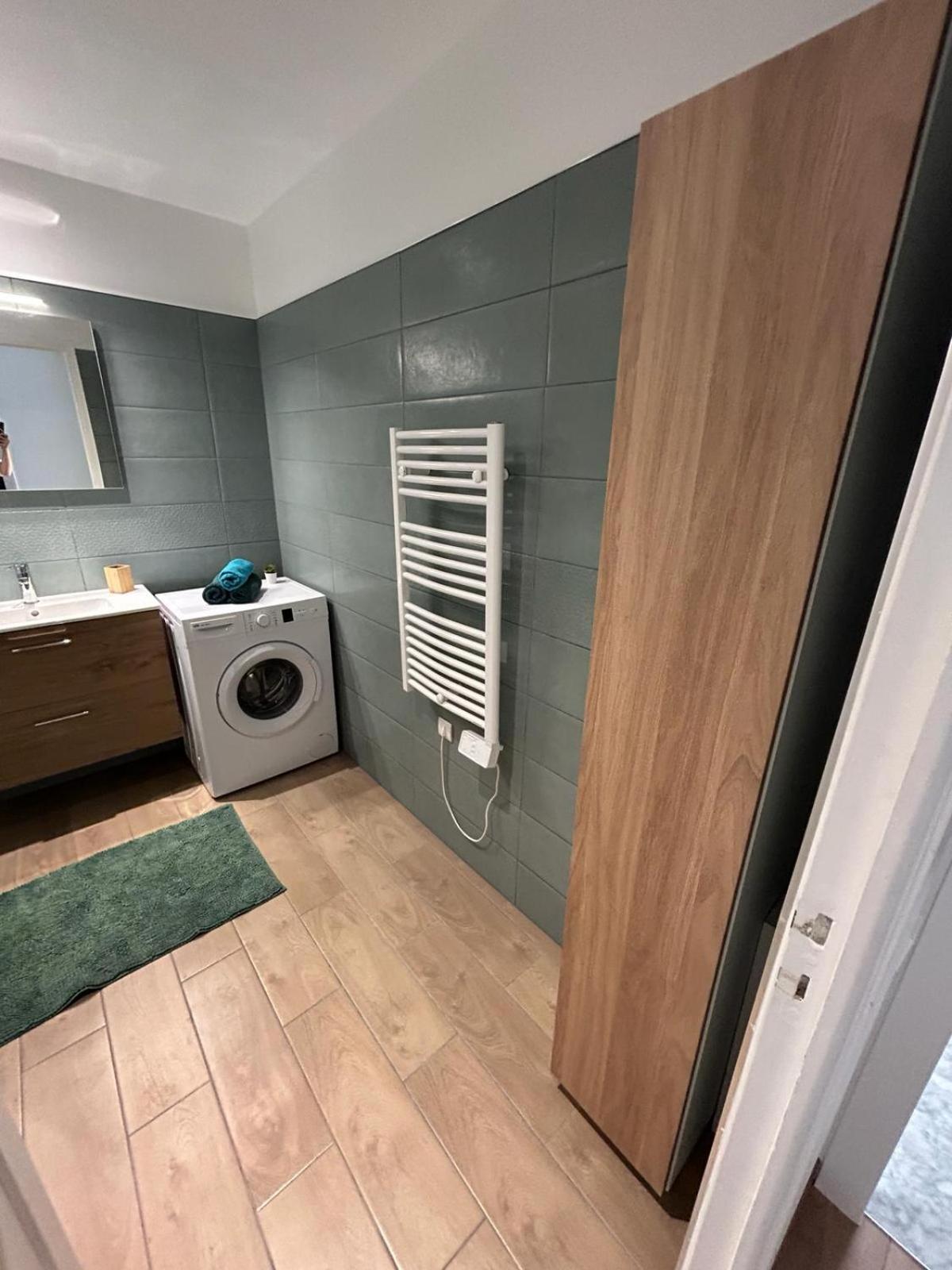 Immeuble Le Regency, 4 Pieces, 80 Metres De La *