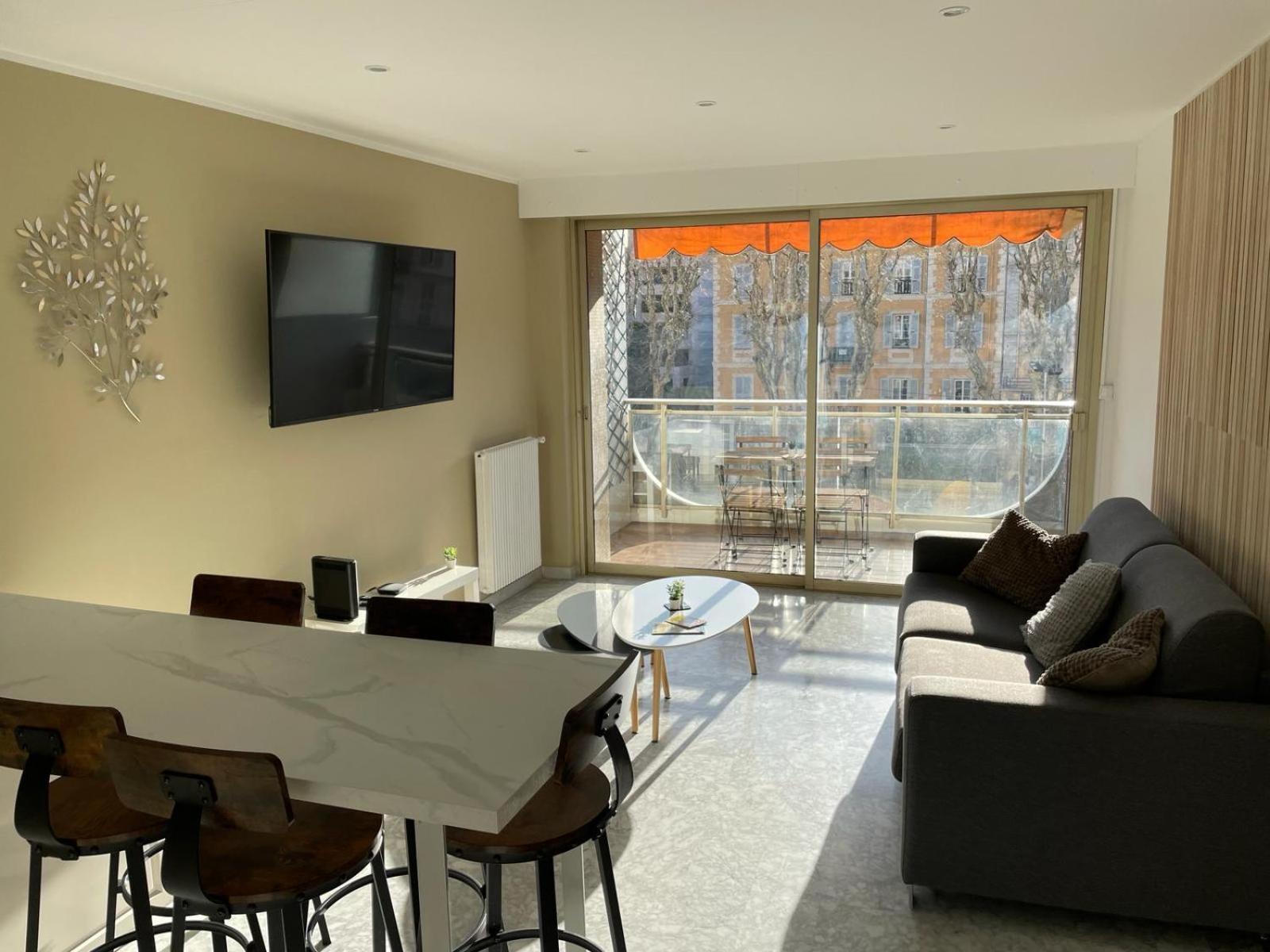 Apartment Immeuble Le Regency, 4 Pieces, 80 Metres De La *